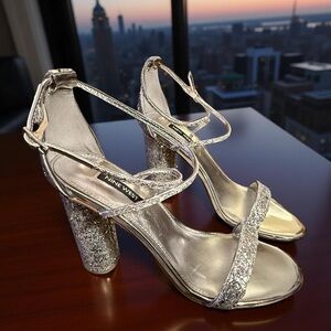 Nine West NWT Sz 8.5 Stunning Sparkling Silver Glitter Chunky Heels (SH108)